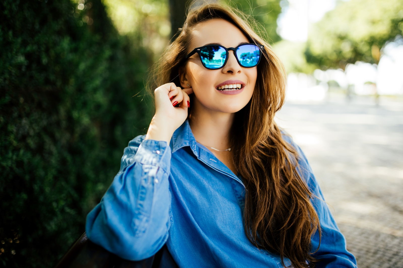 Chica con gafas de sol