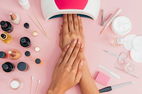 Guía definitiva sobre uñas de gel: paso a paso, duración, beneficios y posibles riesgos Guía definitiva sobre uñas de gel: paso a paso, duración, beneficios y posibles riesgos