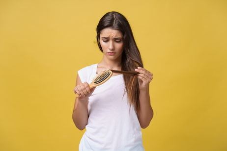 ¿Notas el pelo áspero, opaco o quebradizo? Estas señales indican que está dañado (y cómo evitar que se rompa)