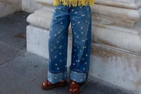 Los jeans con margaritas más buscados (y 3 opciones que puedes comprar ya)