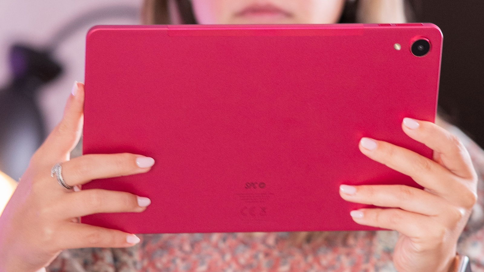 Rosa sin reglas: 7 looks (y gadgets) para llevar tu color favorito con estilo y personalidad
