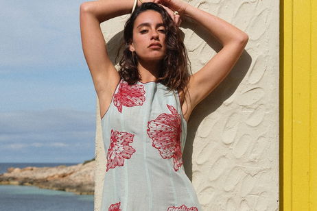 Bordados, ligeros y con alma: los vestidos de verano más especiales están en esta firma española