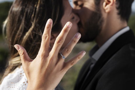 Anillos de compromiso 2025: las 10 marcas más buscadas y tips para elegir el tuyo