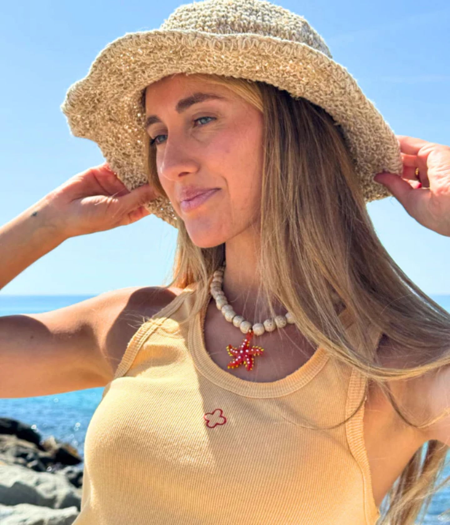 El collar con estrella que ha llevado Dulceida es de MonMart (y hay más modelos disponibles)