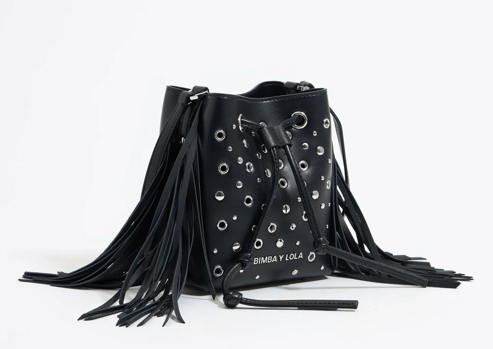 Bolsos de flecos: el complemento boho que encontrarás en Lefties, Mango y Pull&Bear este otoño