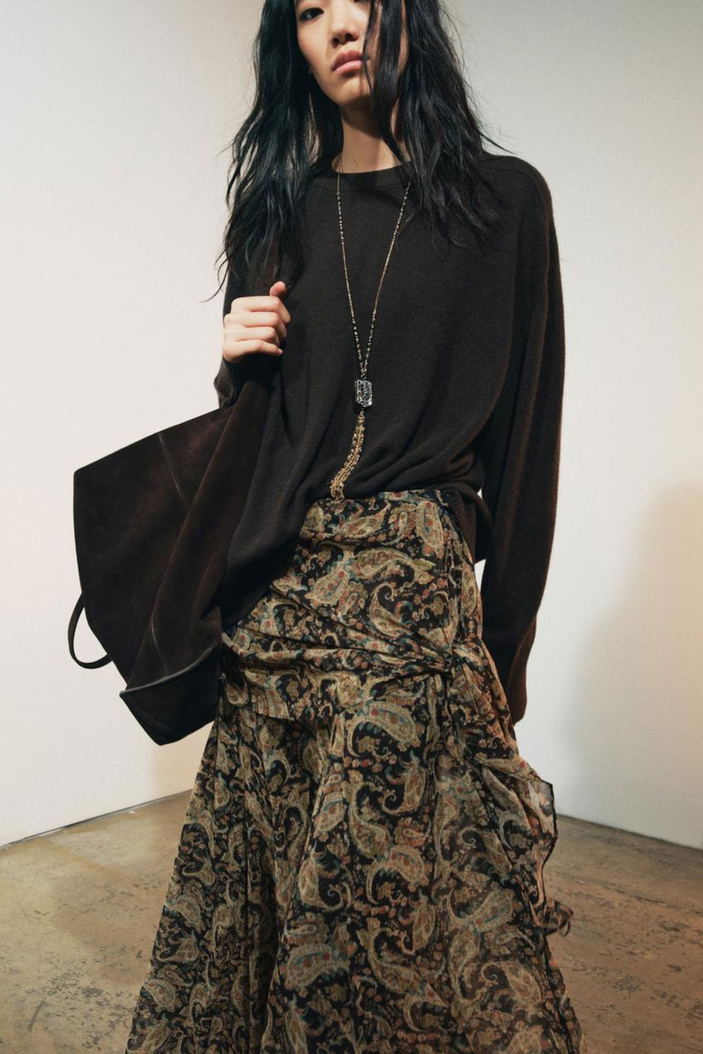 Zara tiene la falda larga bohemia que favorece a todas y será la estrella del otoño