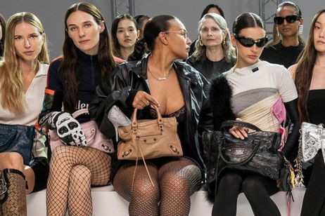 Bershka tiene el clon del mítico bolso Le City de Balenciaga en dos tamaños y varios colores