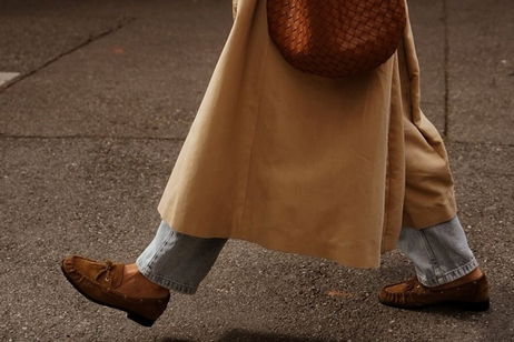 Cómo se llevan los mocasines este otoño: inspiración de street style para llevarlos a diario