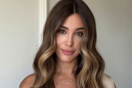 Teresa Bass explica cómo hace las ondas deshechas que lleva en todos sus looks con unas tenacillas de ghd