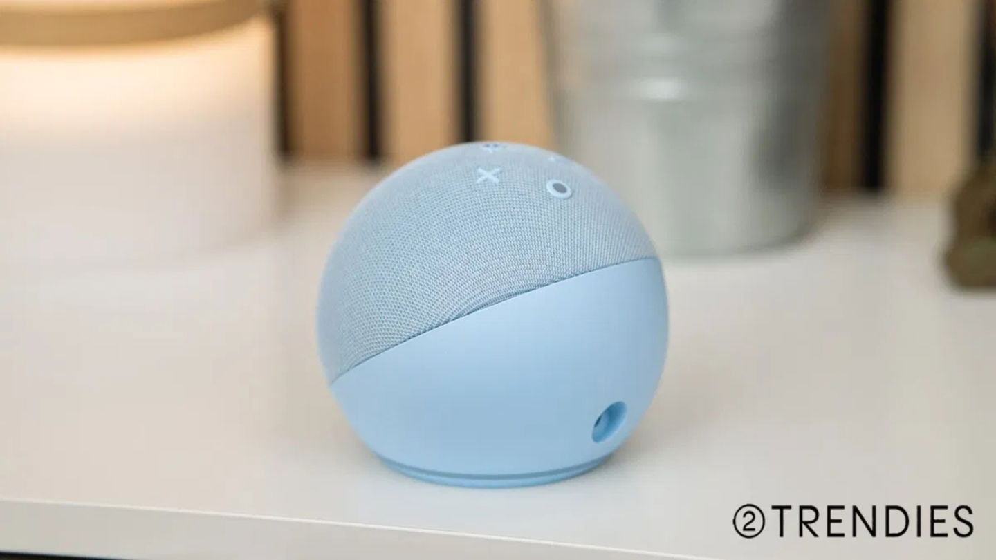 Echo Dot 5 sobre una mesa