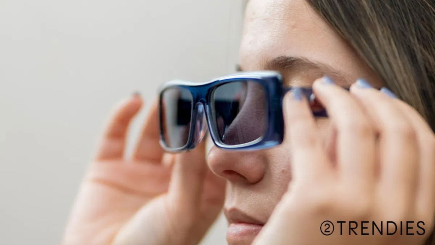 Azul sin límites: 7 looks (y gadgets) que van a convertirlo en tu color favorito esta temporada
