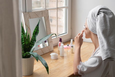 ¿Cómo crear tu rutina de cuidado facial desde 0? Consejos de las expertas en cosmética