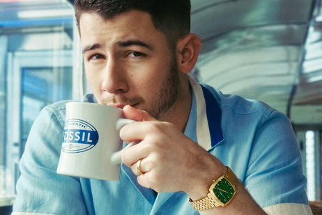 Nick Jonas se atreve con la relojería: su colección con Fossil es puro lujo vintage, en edición limitada