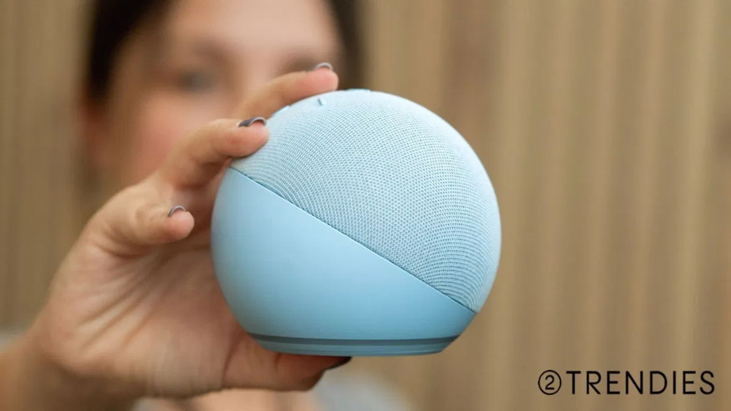 Azul sin límites: 7 looks (y gadgets) que van a convertirlo en tu color favorito esta temporada