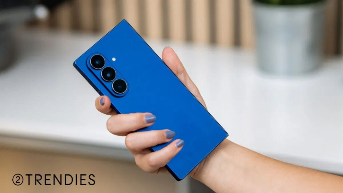 Teléfono Galaxy Z Fold 7 en color azul