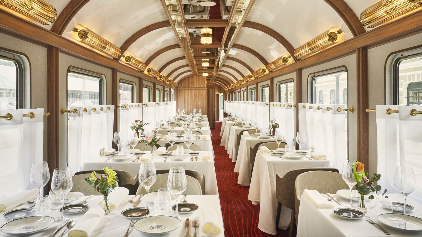 Alta cocina en un tren histórico: Canfranc Express conquista el premio a Restaurante del Año 2025