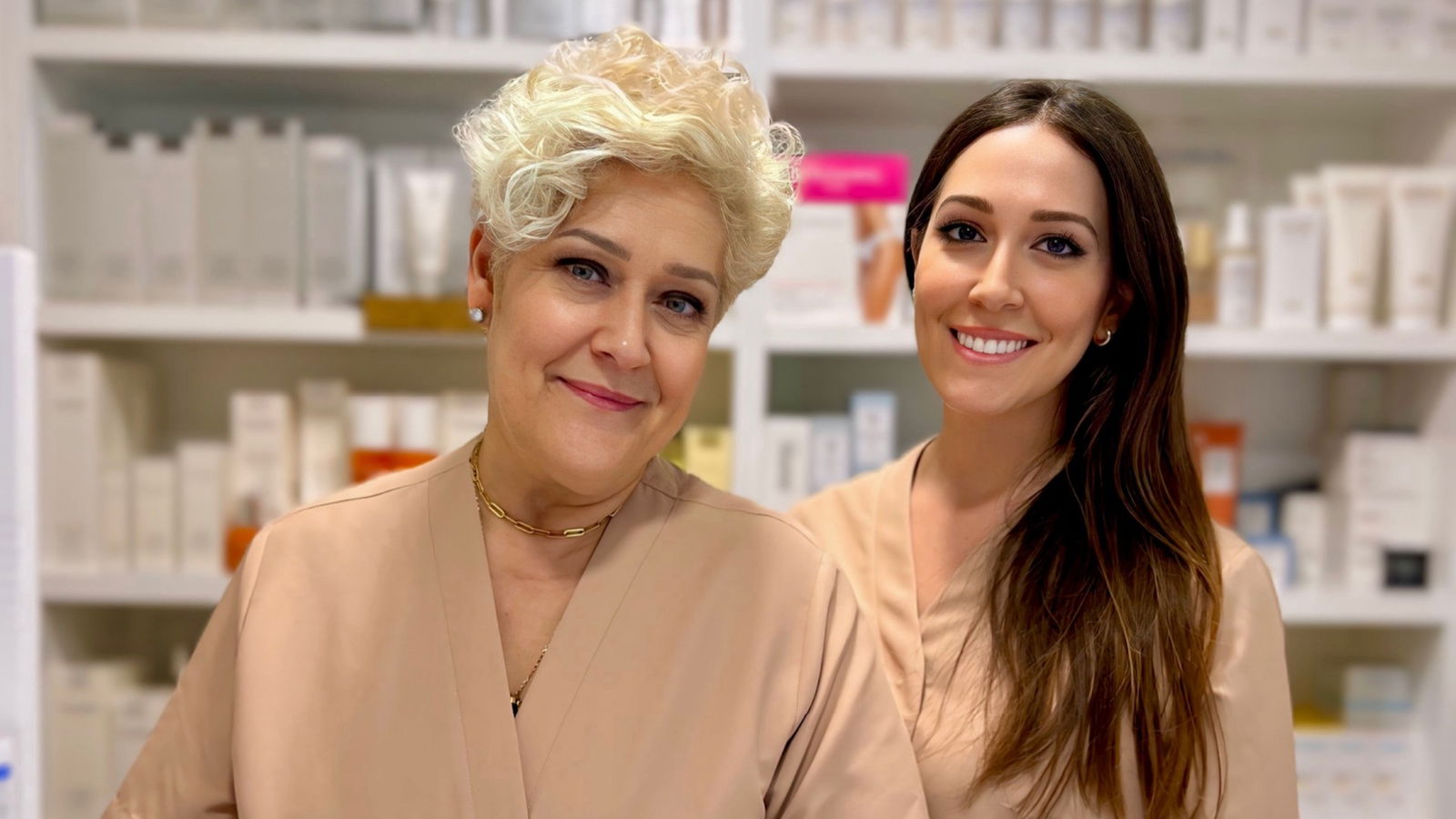 Consuelo Almasa y su hija