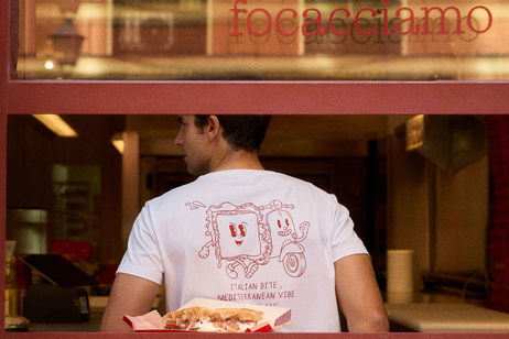 Moda con sabor: Scotta y Focacciamo celebran el placer de lo cotidiano con una colaboración cápsula