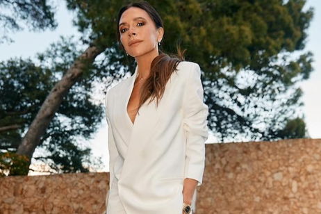 La colaboración de Victoria Beckham con Mango deja uno de sus tesoros más buscados a 39,99 €
