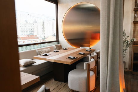 Makáá: el rooftop que convierte la brasa en tendencia gracias al fuego como lenguaje gastronómico