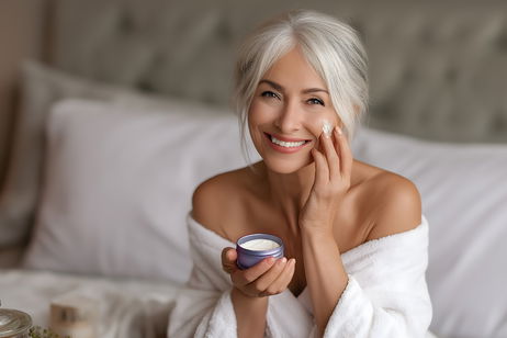 Descubre el poder del índigo japonés: la mascarilla nocturna que transforma tu piel  de las mujeres de +50