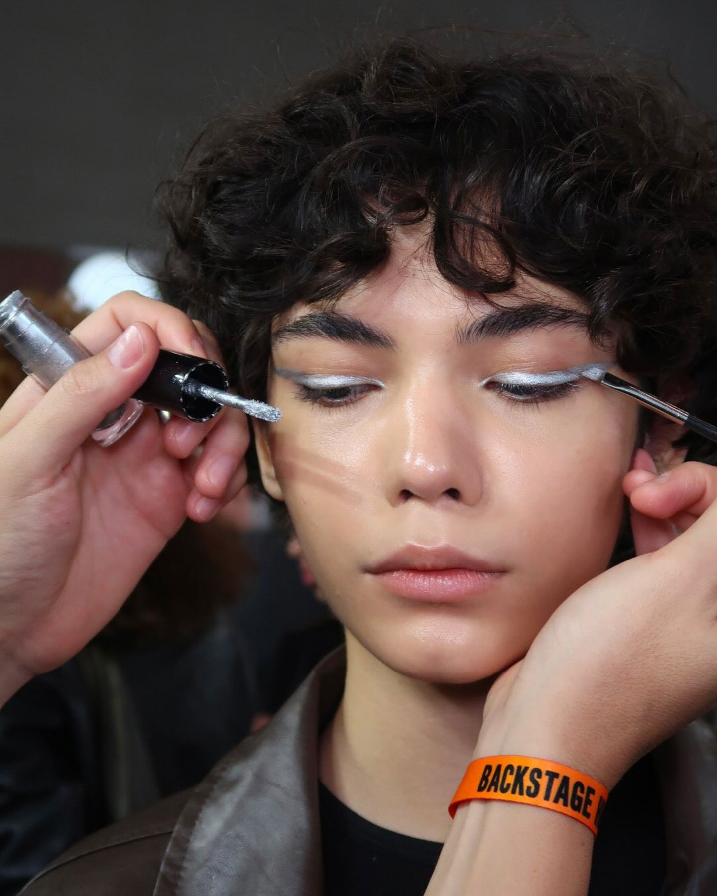 maquillaje metalizado