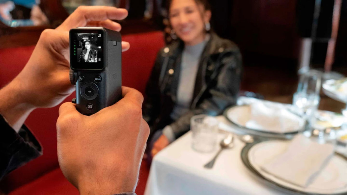 instax mini Evo Cinema: la cámara instantánea con estética analógica