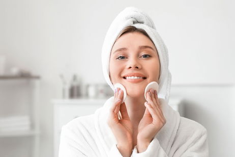 La revolución botánica del desmaquillado: por qué la manzanilla y el espino amarillo son el nuevo lujo clean beauty