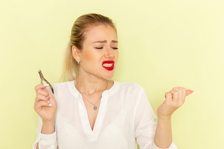 El parche líquido que está salvando manicuras: el nuevo Essie Break Fix arrasa entre las expertas