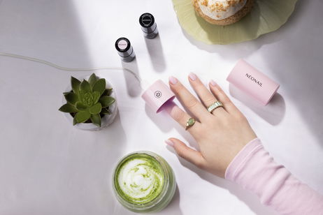 La mini lámpara que revoluciona la manicura exprés es una novedad de NEONAIL