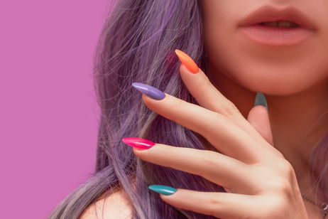 La manicura del futuro ya está aquí: uñas que cambian de color en segundos