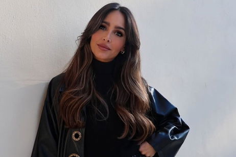 Un jersey naranja y todo lo demás en negro: la clave del nuevo look de Rocío Osorno