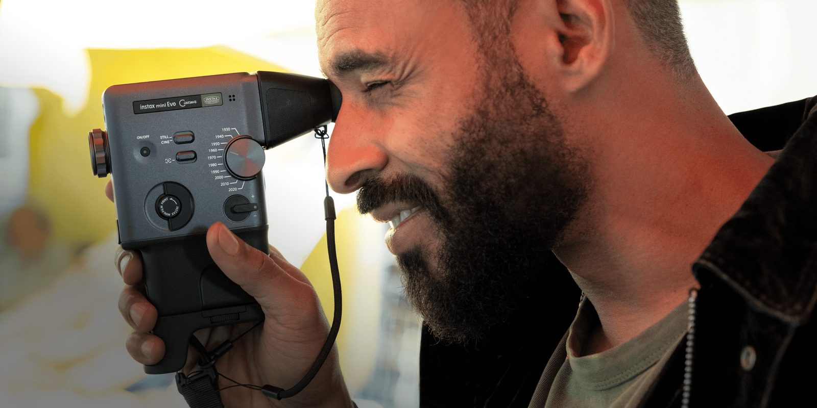 instax mini Evo Cinema: la cámara instantánea con estética analógica