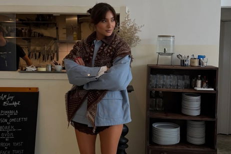 Ni gorro ni bufanda: la bandana maxi que está marcando el final del invierno